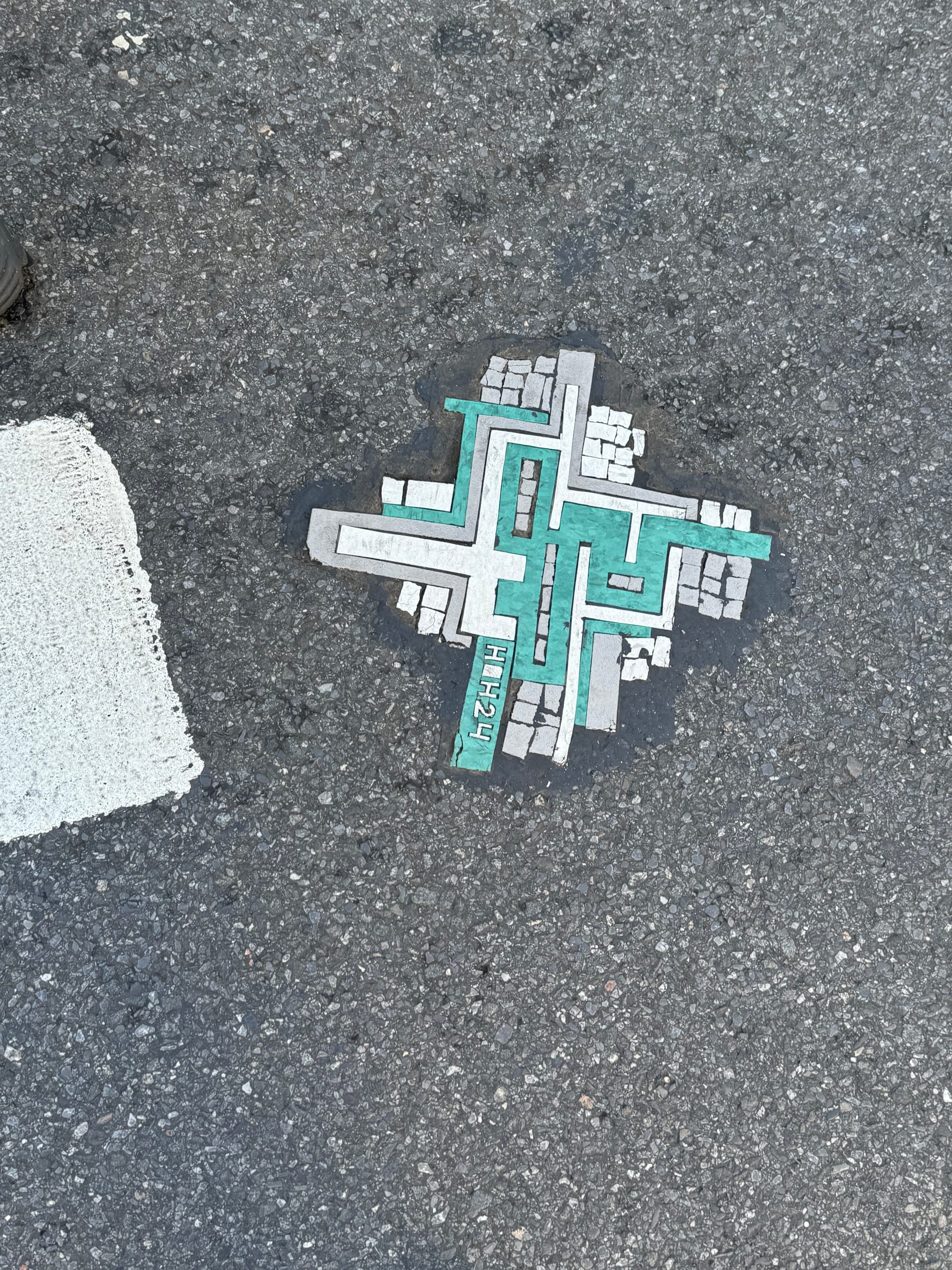 Resurrect Dead: The Mystery of the Toynbee Tiles